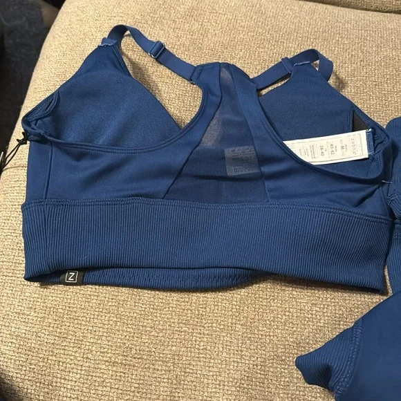 Zobha- leggings and bra - Picture 11 of 11